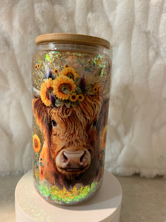 16 oz glass snow globe Libby glass with highland cow wrap. Comes with bamboo lid and straw.